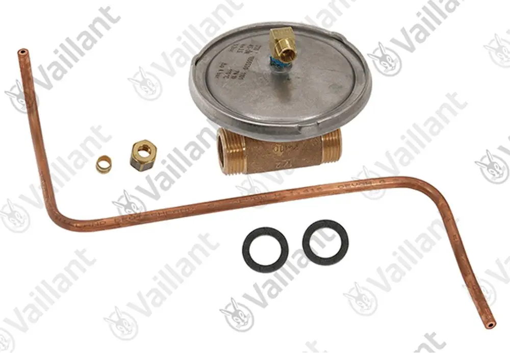 Vaillant Differenzdruckregler mit Metall- und Kupferkomponenten, einschließlich Anschlussstück, Dichtungen und Verbindungsrohren, auf hellem Hintergrund.